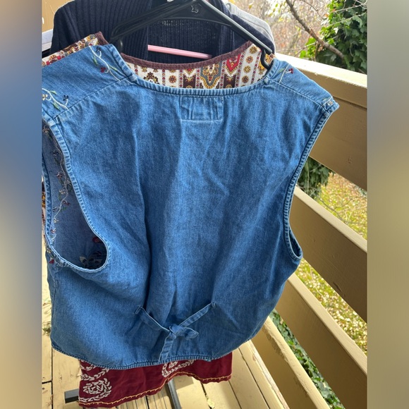 Vintage 90s denim vest with embroidery - Picture 2 of 4
